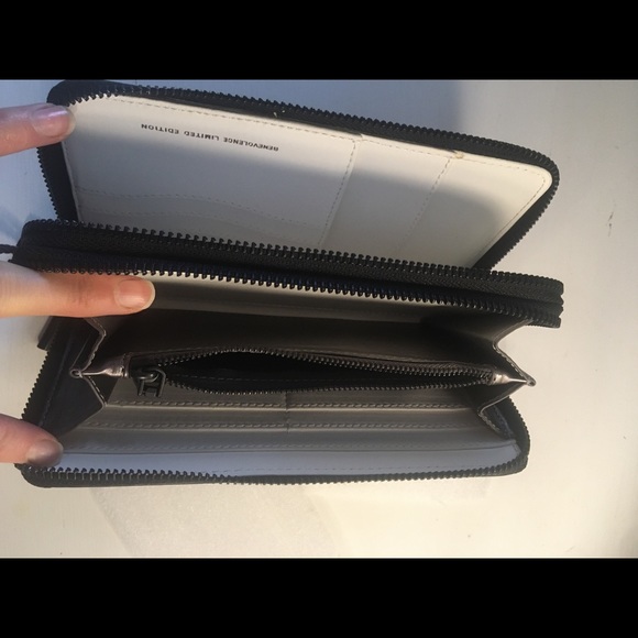 NWT Benevolence Wallet. Vegan, tons of pockets, double zipper - Picture 4 of 7